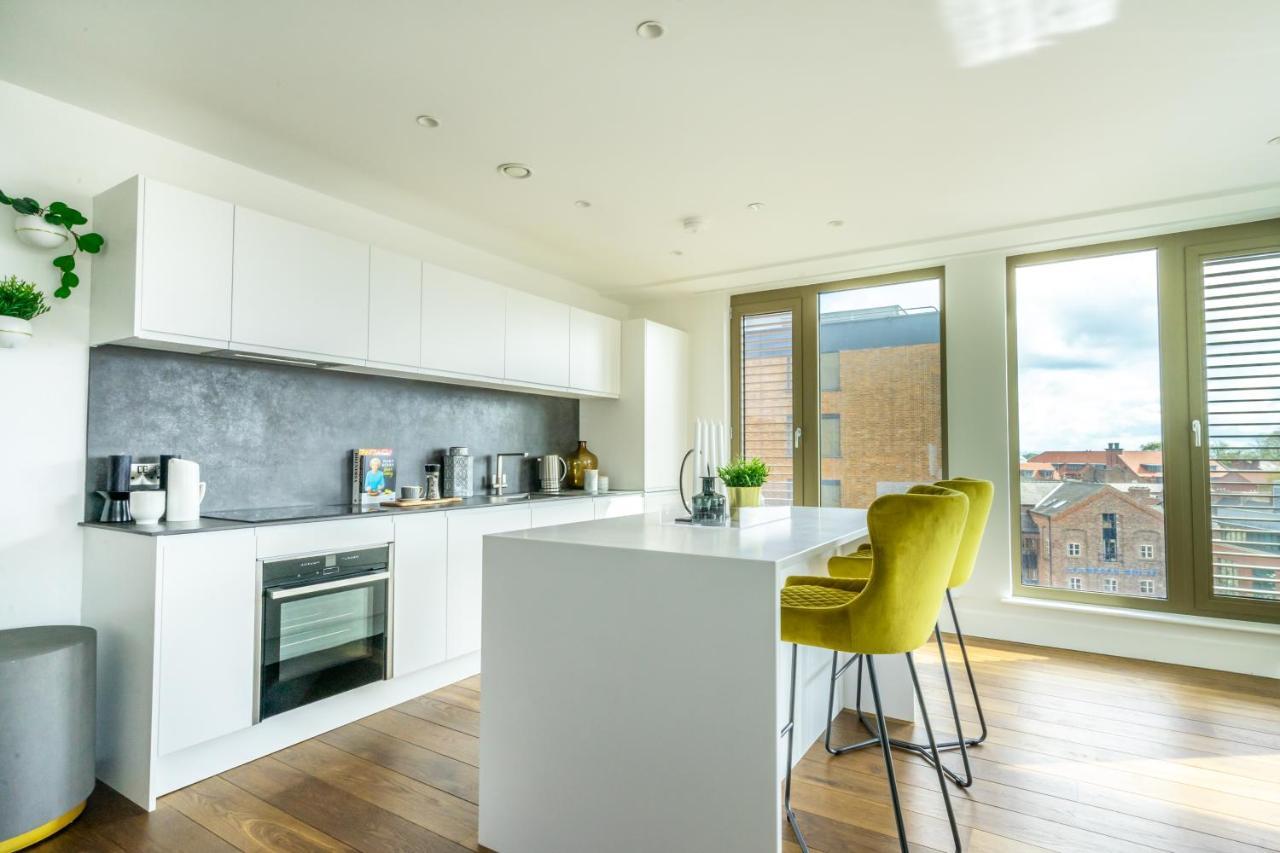 Skyview Retreat @ Ryedale House Apartment Йорк Екстериор снимка