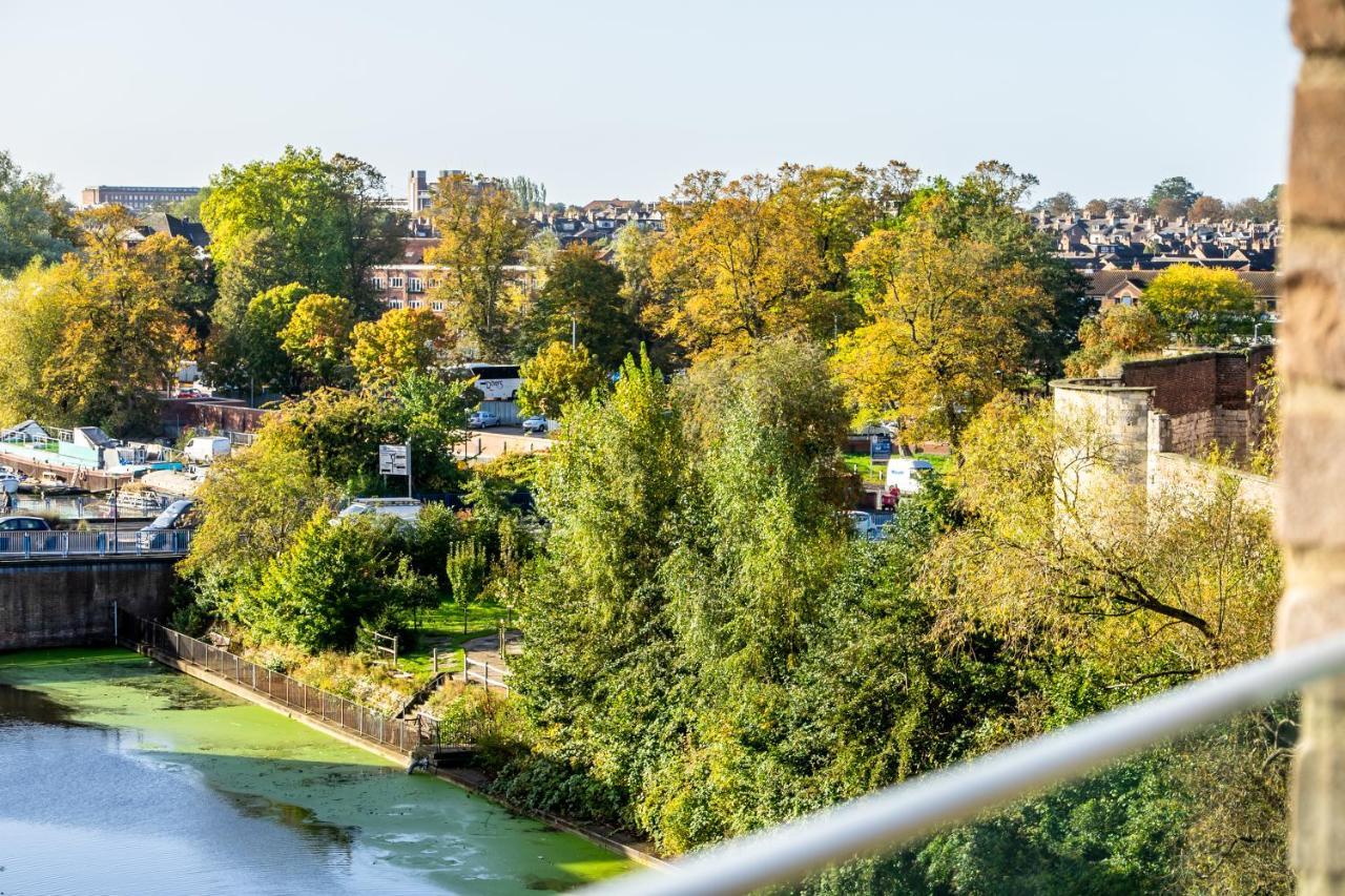 Skyview Retreat @ Ryedale House Apartment Йорк Екстериор снимка